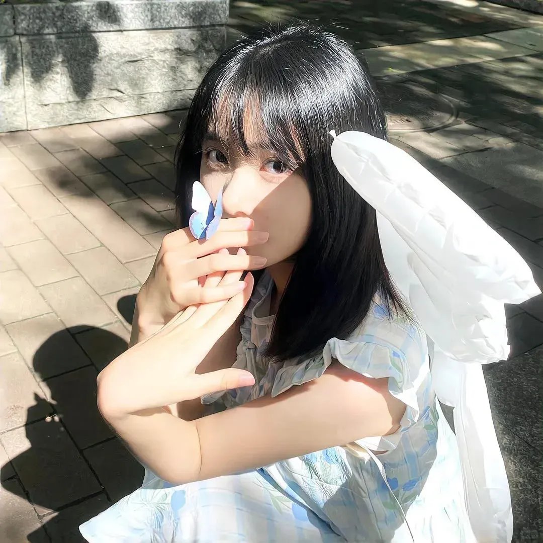 八月月亮的五个娃娃